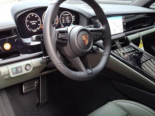 2026 Porsche Panamera 4