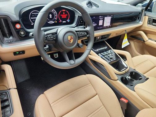 D6 2026 Porsche Cayenne S Coupe AWD