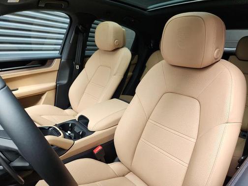 D6 2026 Porsche Cayenne S Coupe AWD