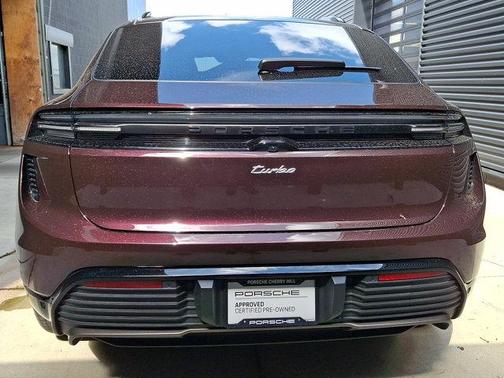 2024 Porsche Macan Turbo
