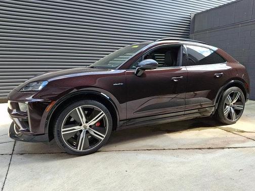 2024 Porsche Macan Turbo