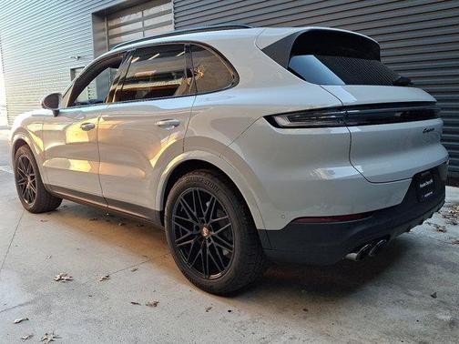 3H 2026 Porsche Cayenne Base