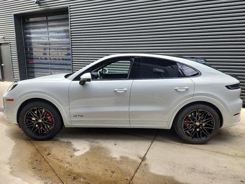 Carrara White Metallic 2026 Porsche Cayenne GTS