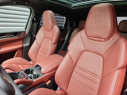 Carrara White Metallic 2026 Porsche Cayenne GTS