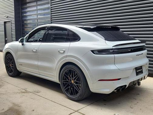 Carrara White Metallic 2026 Porsche Cayenne GTS