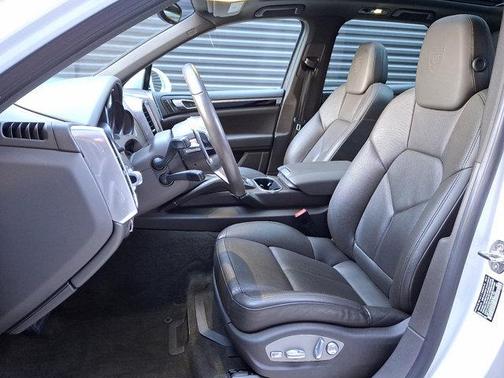 2017 Porsche Cayenne Platinum Edition