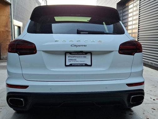 2017 Porsche Cayenne Platinum Edition