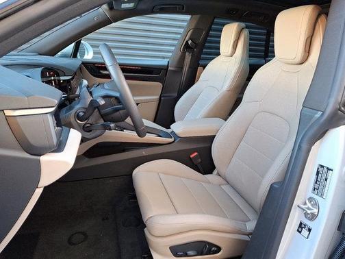 Ice Grey Metallic 2026 Porsche Macan Base