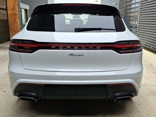2026 Porsche Macan Base