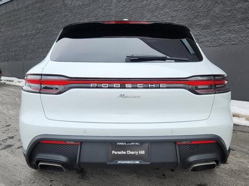 2026 Porsche Macan Base