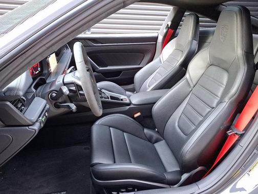 2025 Porsche 911 Carrera GTS