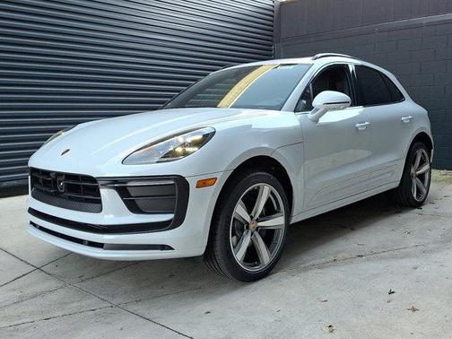 2026 Porsche Macan Base