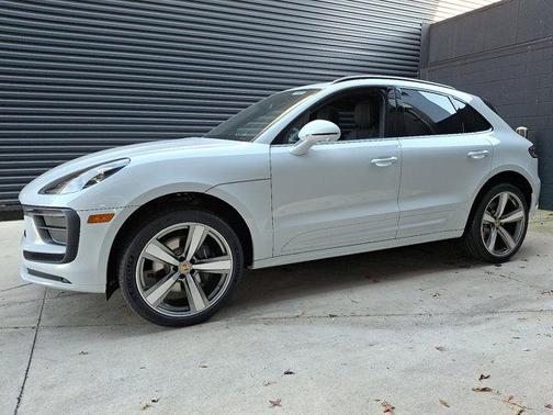 2026 Porsche Macan Base