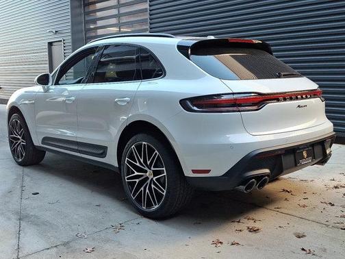 2026 Porsche Macan Base