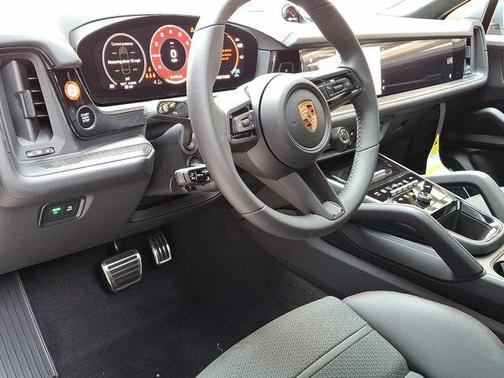 2025 Porsche Cayenne GTS