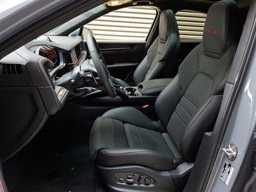 2025 Porsche Cayenne GTS