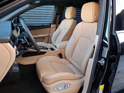 Jet Black Metallic 2026 Porsche Macan S