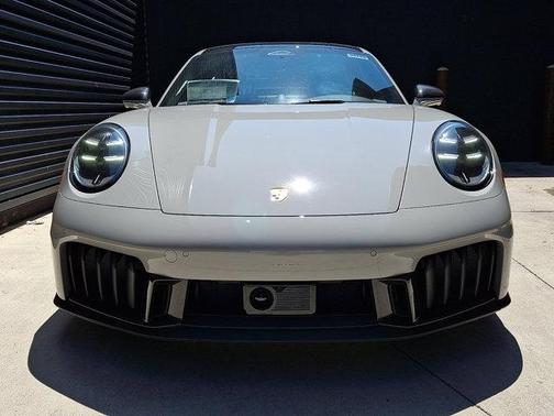 3H 2026 Porsche 911 Carrera 4 GTS