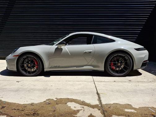 3H 2026 Porsche 911 Carrera 4 GTS