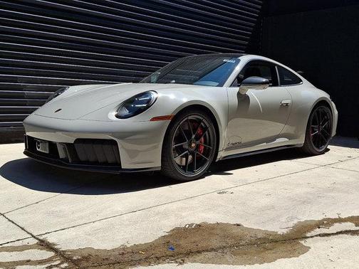 3H 2026 Porsche 911 Carrera 4 GTS
