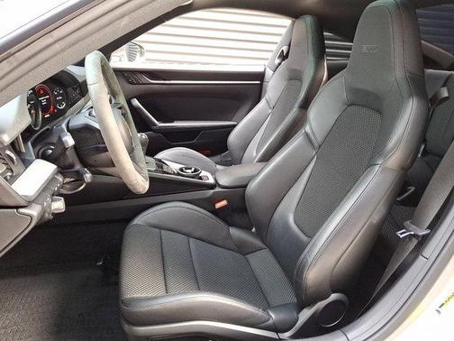 2023 Porsche 911 Carrera 4