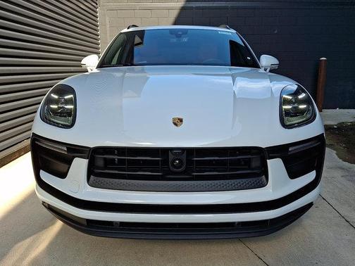 Carrara White Metallic 2026 Porsche Macan Base