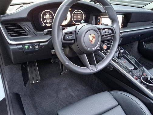 2026 Porsche 911 Carrera 4 GTS