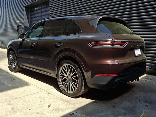 Mahogany Metallic 2023 Porsche Cayenne Platinum Edition