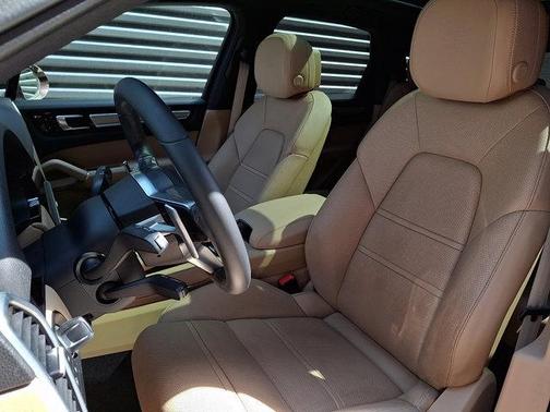 Mahogany Metallic 2023 Porsche Cayenne Platinum Edition