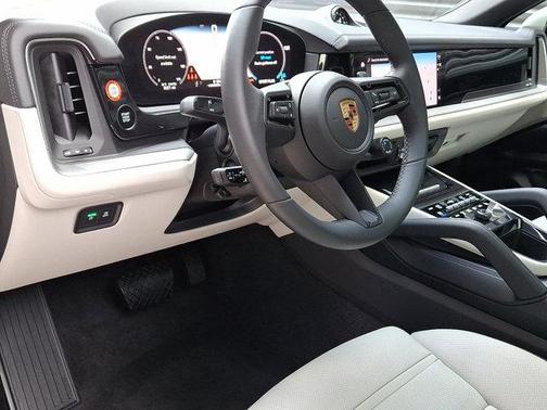 2025 Porsche Cayenne AWD