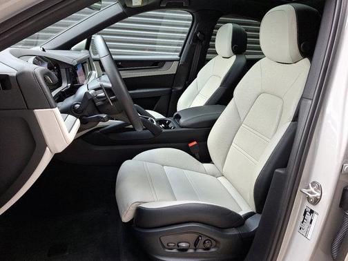2025 Porsche Cayenne AWD