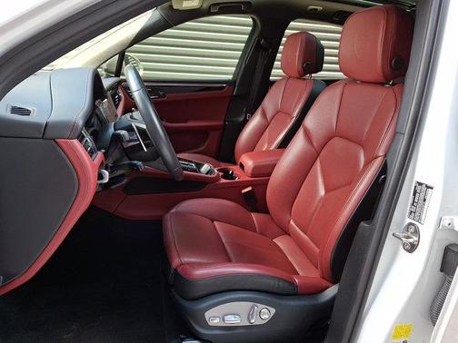 2023 Porsche Macan 