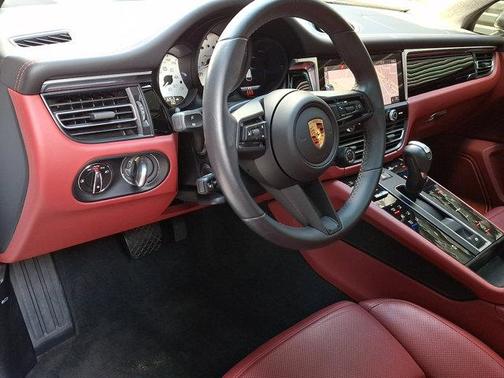2023 Porsche Macan 