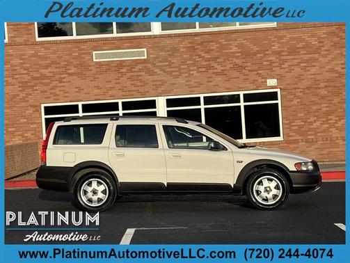 White 2002 Volvo V70 XC