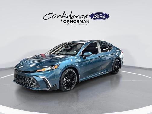Ocean 2025 Toyota Camry SE