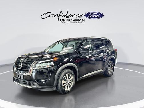 Super Black 2025 Nissan Pathfinder SL