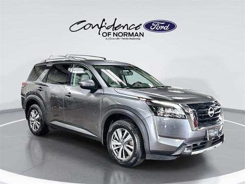 2022 Nissan Pathfinder SL