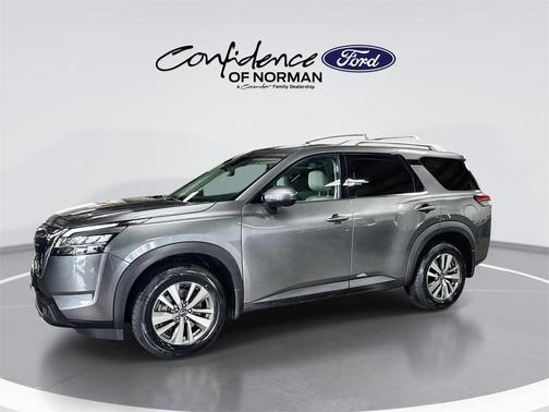2022 Nissan Pathfinder SL