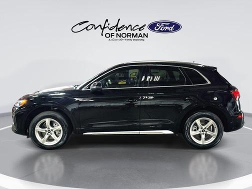 Mythos Black Metallic 2023 Audi Q5 40 Premium
