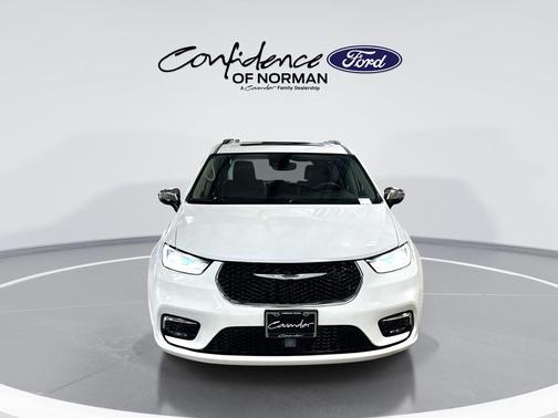 Bright White Clearcoat 2023 Chrysler Pacifica Limited