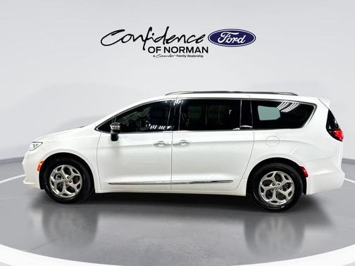 Bright White Clearcoat 2023 Chrysler Pacifica Limited