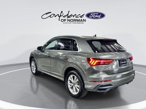 Chronos Gray Metallic 2024 Audi Q3 45 S line Premium