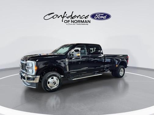 Agate Black Metallic 2026 Ford F-350 Super Duty