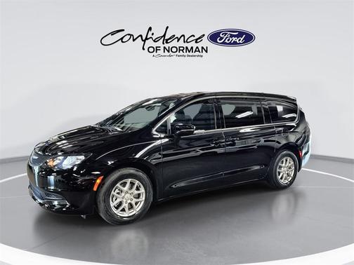 2025 Chrysler Voyager LX