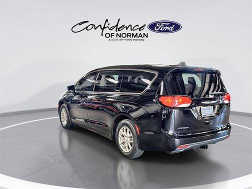 2025 Chrysler Voyager LX