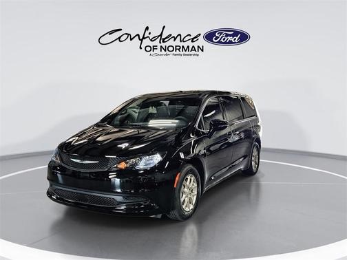 2025 Chrysler Voyager LX