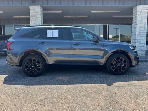 Grey 2023 Kia Sorento SX