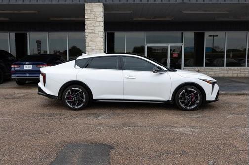 Snow White Pearl 2025 Kia K4 GT-Line