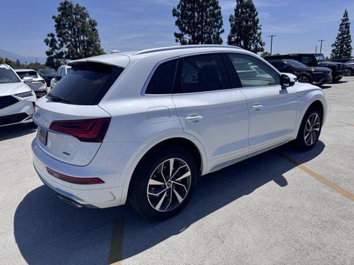 2022 Audi Q5 45 S line Premium Plus