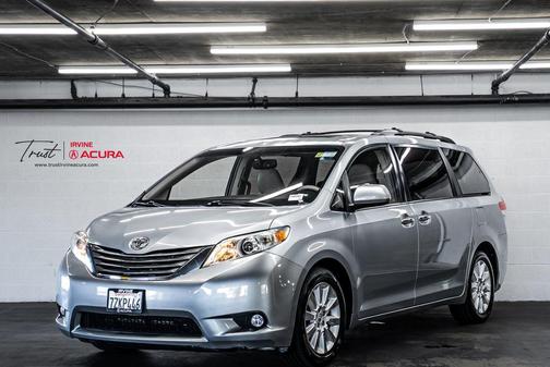 Silver Sky Metallic 2014 Toyota Sienna XLE